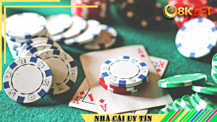 Tìm hiểu các tổ hợp từ mạnh đến yếu trong Poker 8kbet